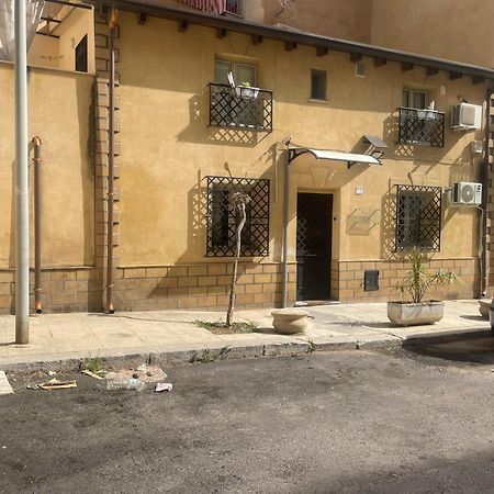 La Zisa Holiday Palermo Esterno foto